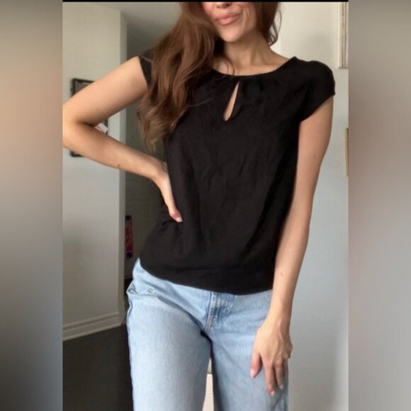 Short sleeves black top​ - Picture 7 of 7